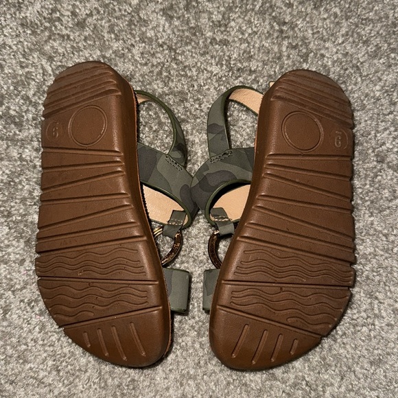 Sandals - Picture 2 of 2